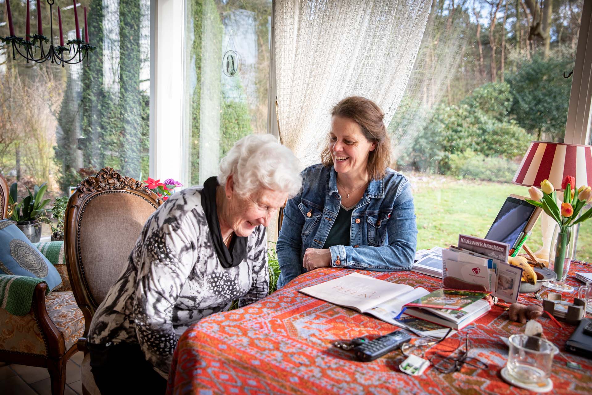 Zelfstandig ouder worden met (digitale) hulpmiddelen