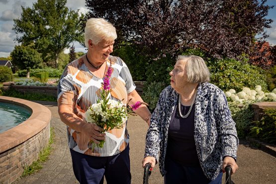 Zelf de deur uit met dementie: soms eng, soms reuze vertrouwd